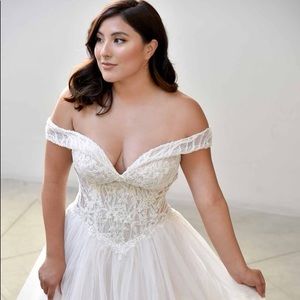 Size 8. Never altered or worn. Bought dress for $3,500 and the vail for $700.